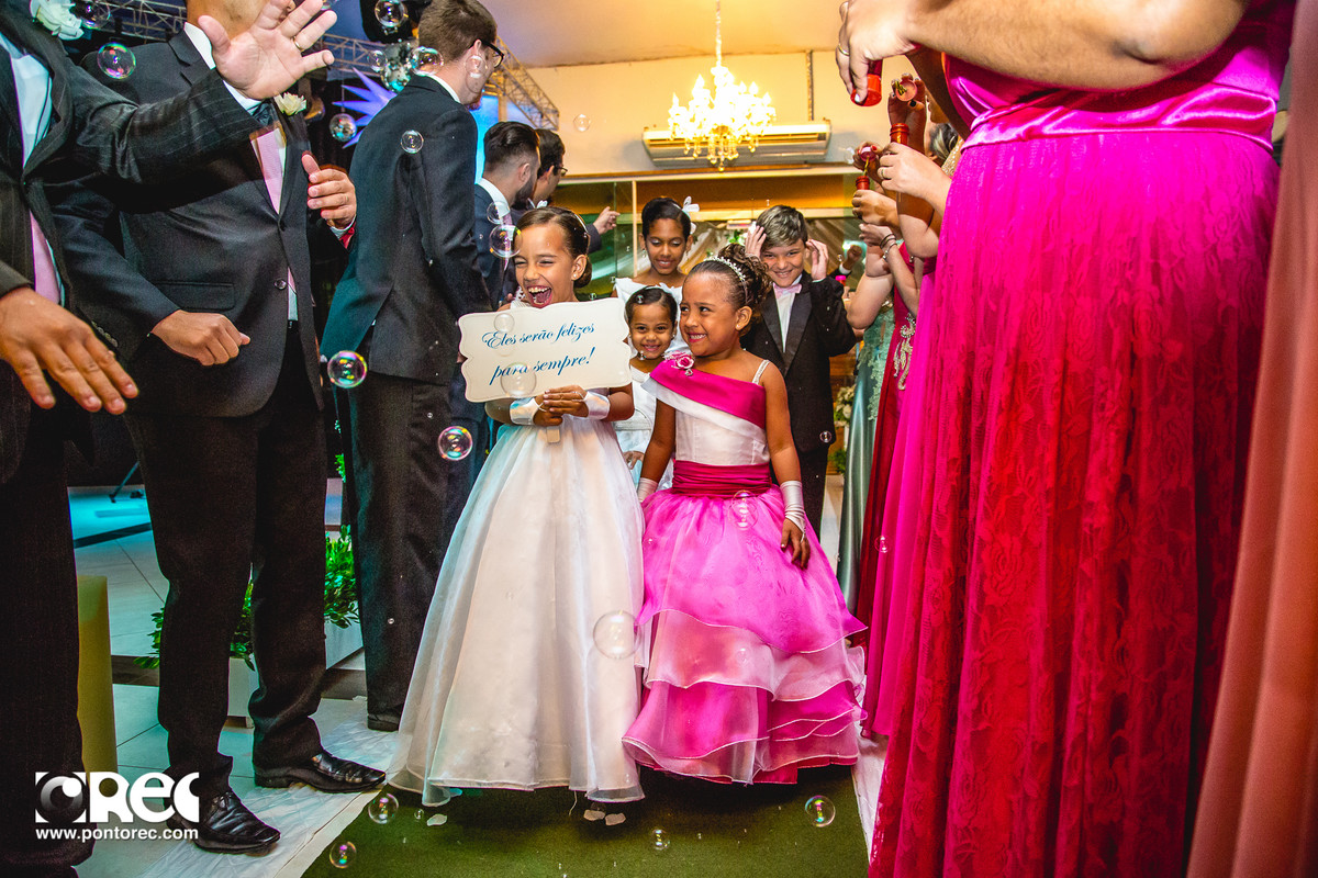 noiva, vestido de noiva, assesorio noiva, wedding, casamento, fotografo de casamento, video de casamento, ponto rec foto e cinema, emoção de casamento, noiva no altar, fotografo de casamento campo grande ms