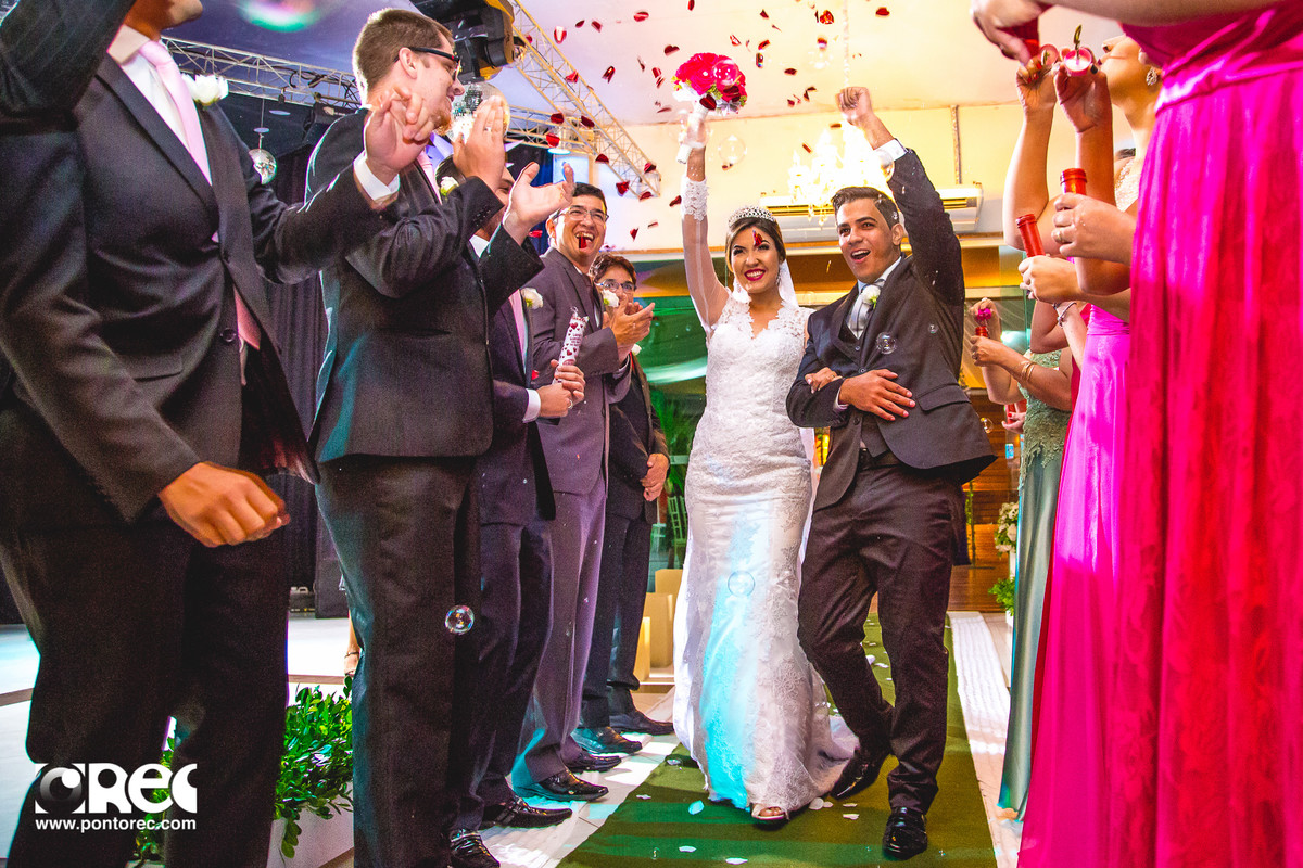 noiva, vestido de noiva, assesorio noiva, wedding, casamento, fotografo de casamento, video de casamento, ponto rec foto e cinema, emoção de casamento, noiva no altar, fotografo de casamento campo grande ms