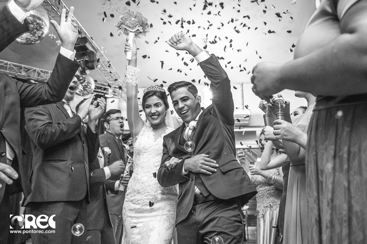 noiva, vestido de noiva, assesorio noiva, wedding, casamento, fotografo de casamento, video de casamento, ponto rec foto e cinema, emoção de casamento, noiva no altar, fotografo de casamento campo grande ms