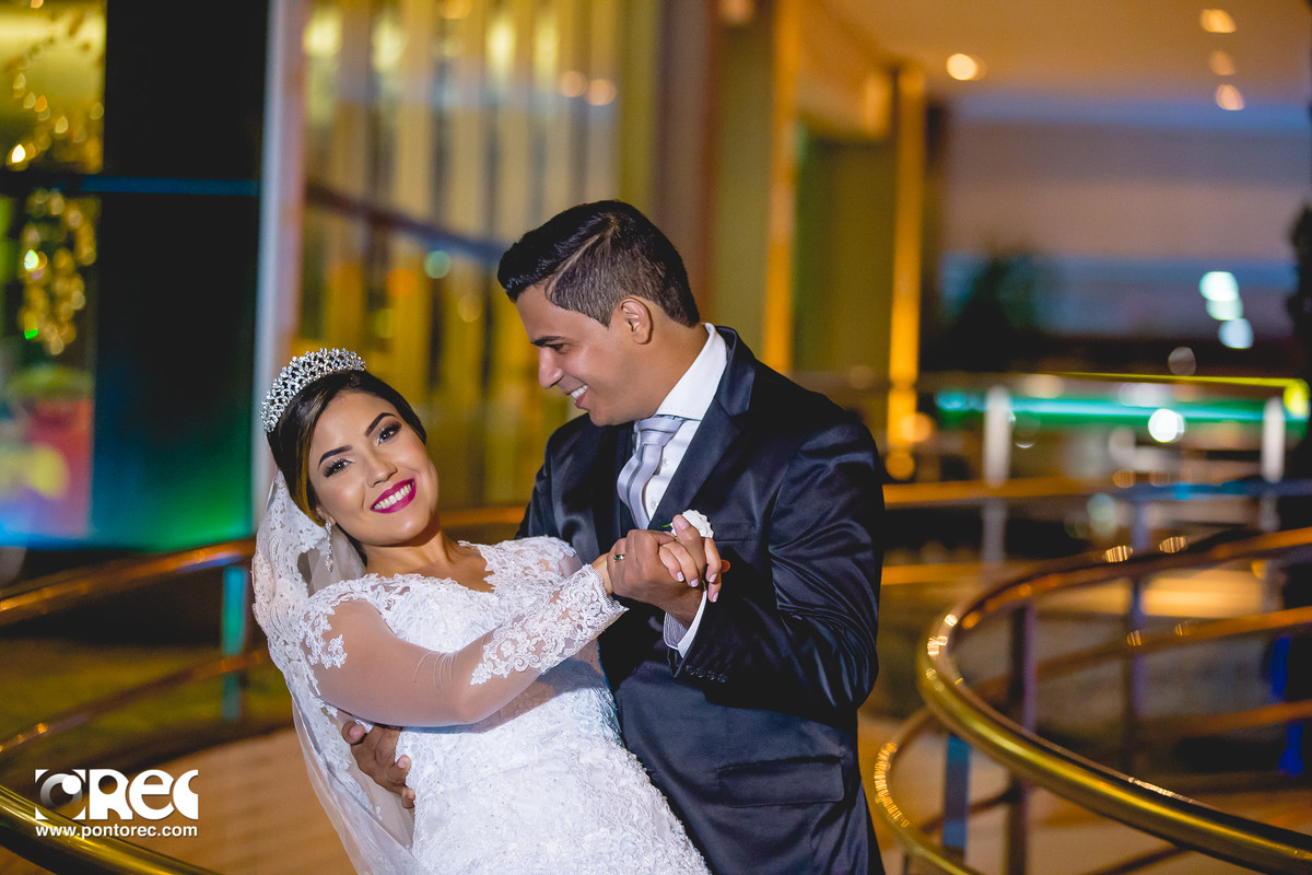 noiva, vestido de noiva, assesorio noiva, wedding, casamento, fotografo de casamento, video de casamento, ponto rec foto e cinema, emoção de casamento, noiva no altar, fotografo de casamento campo grande ms