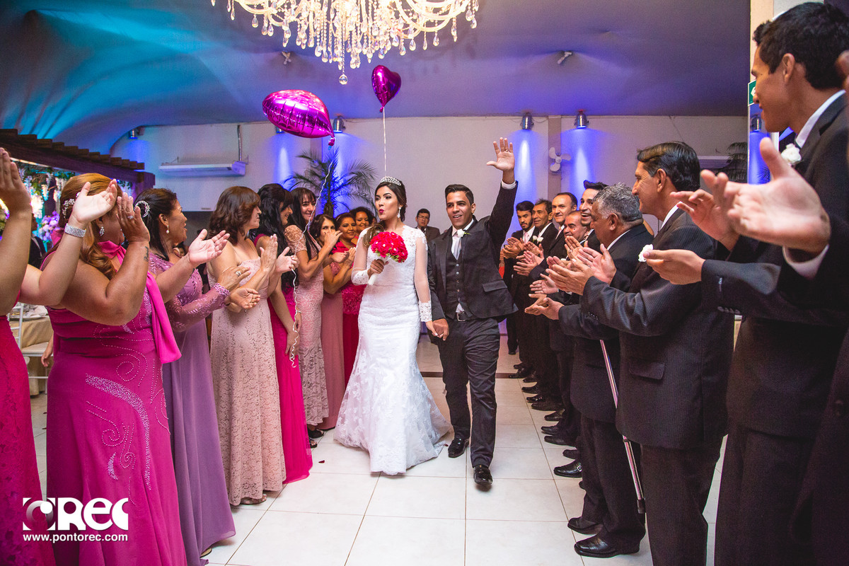 noiva, vestido de noiva, assesorio noiva, wedding, casamento, fotografo de casamento, video de casamento, ponto rec foto e cinema, emoção de casamento, noiva no altar, fotografo de casamento campo grande ms