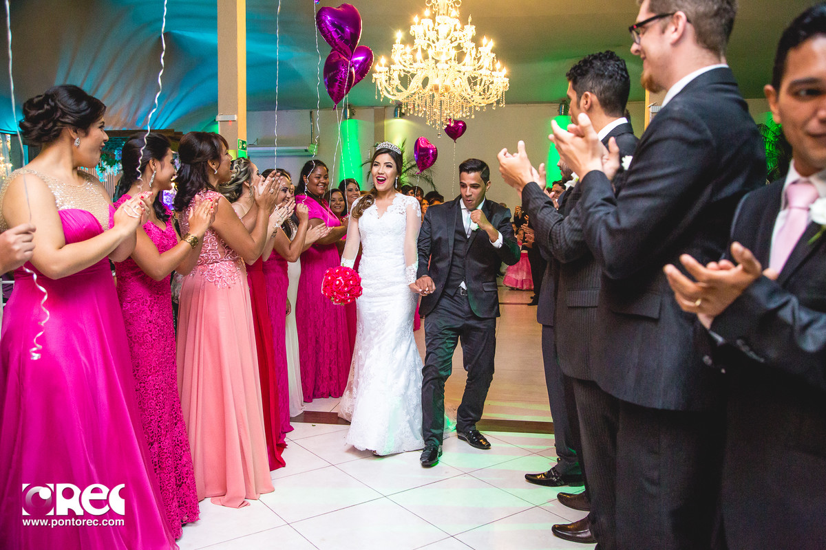 noiva, vestido de noiva, assesorio noiva, wedding, casamento, fotografo de casamento, video de casamento, ponto rec foto e cinema, emoção de casamento, noiva no altar, fotografo de casamento campo grande ms