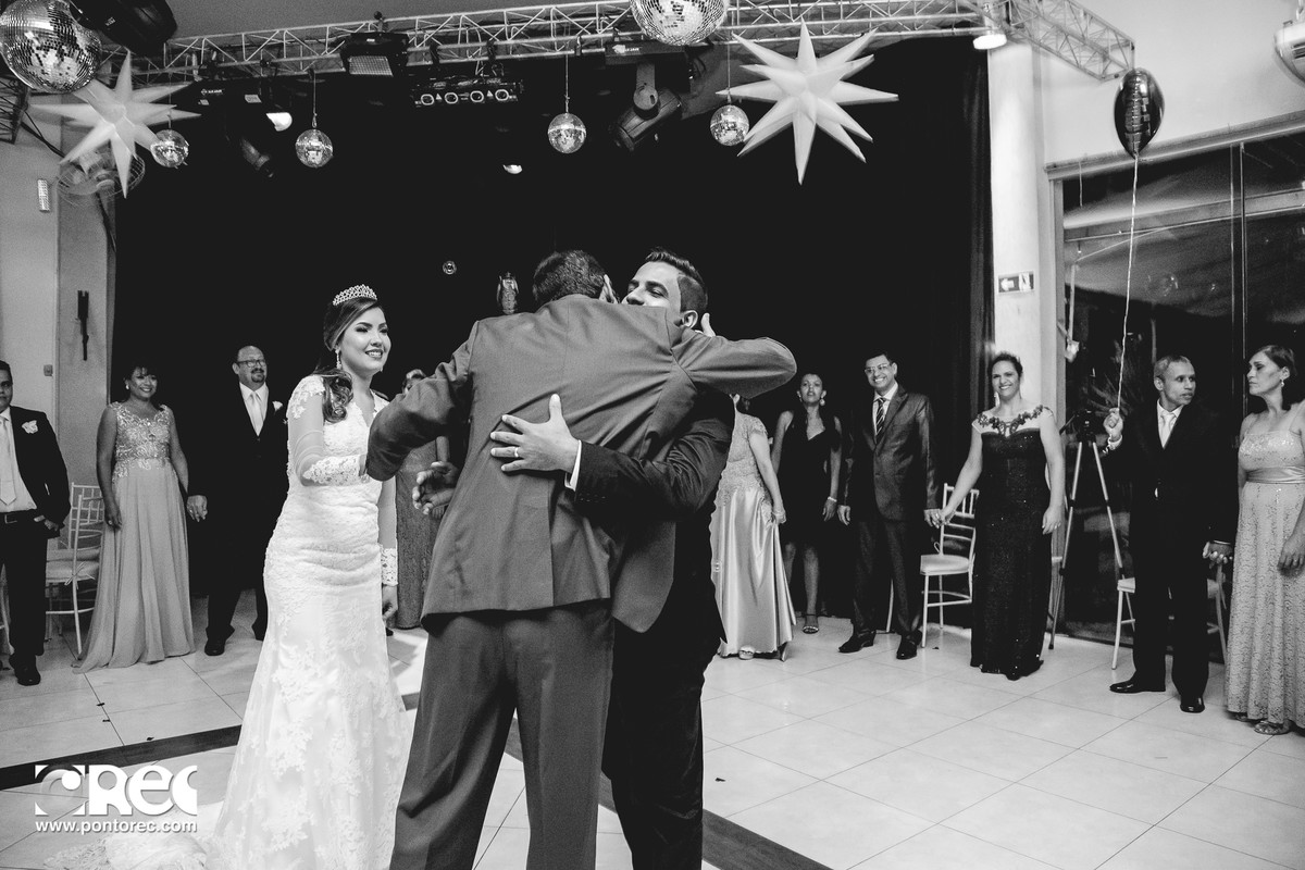 noiva, vestido de noiva, assesorio noiva, wedding, casamento, fotografo de casamento, video de casamento, ponto rec foto e cinema, emoção de casamento, noiva no altar, fotografo de casamento campo grande ms