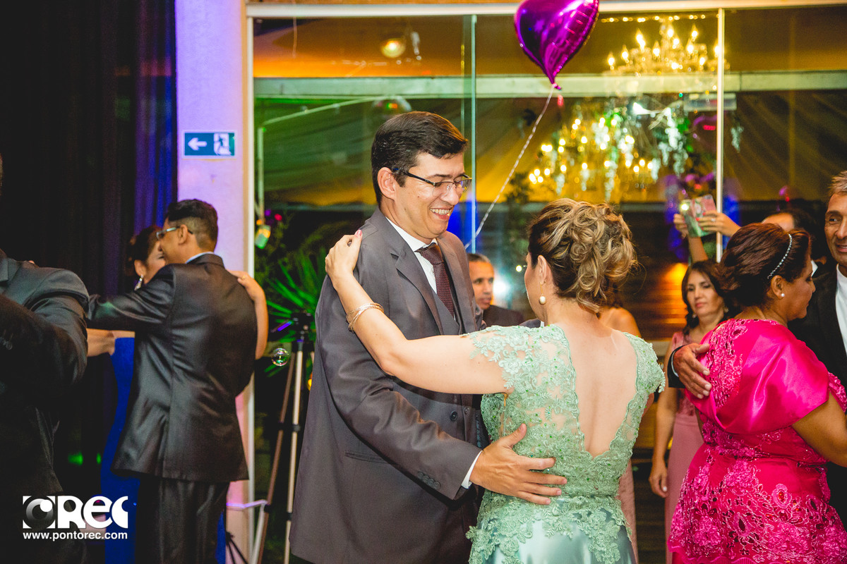 noiva, vestido de noiva, assesorio noiva, wedding, casamento, fotografo de casamento, video de casamento, ponto rec foto e cinema, emoção de casamento, noiva no altar, fotografo de casamento campo grande ms