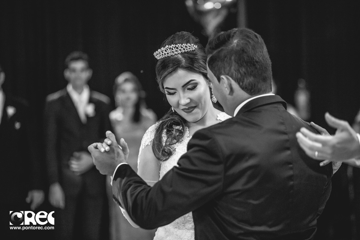 noiva, vestido de noiva, assesorio noiva, wedding, casamento, fotografo de casamento, video de casamento, ponto rec foto e cinema, emoção de casamento, noiva no altar, fotografo de casamento campo grande ms