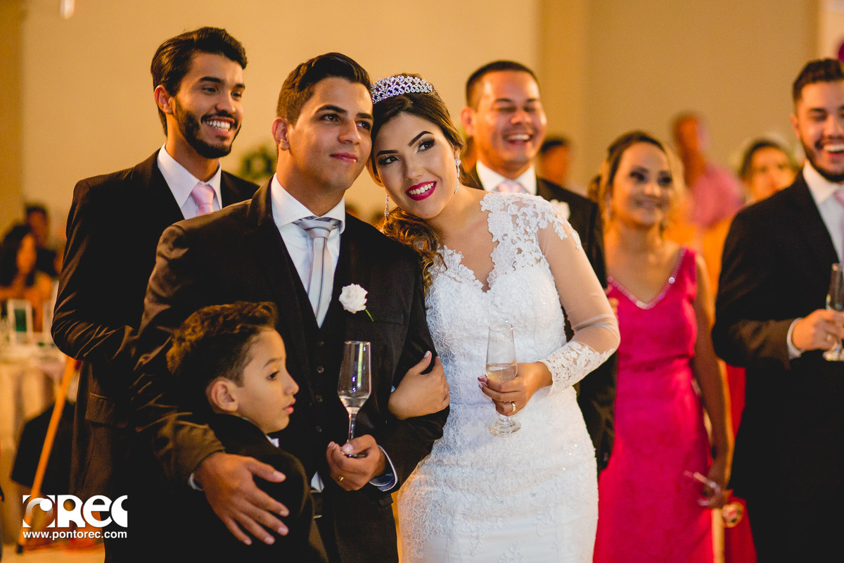 noiva, vestido de noiva, assesorio noiva, wedding, casamento, fotografo de casamento, video de casamento, ponto rec foto e cinema, emoção de casamento, noiva no altar, fotografo de casamento campo grande ms