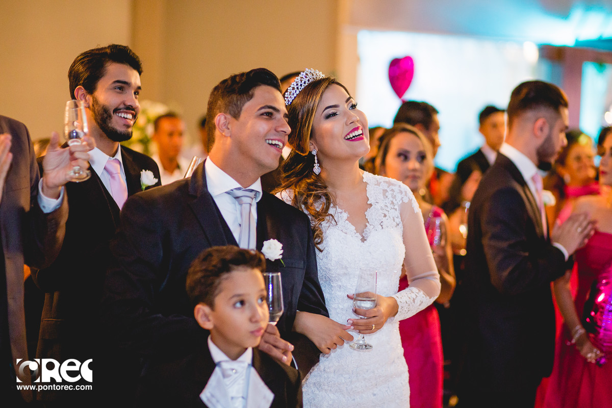 noiva, vestido de noiva, assesorio noiva, wedding, casamento, fotografo de casamento, video de casamento, ponto rec foto e cinema, emoção de casamento, noiva no altar, fotografo de casamento campo grande ms