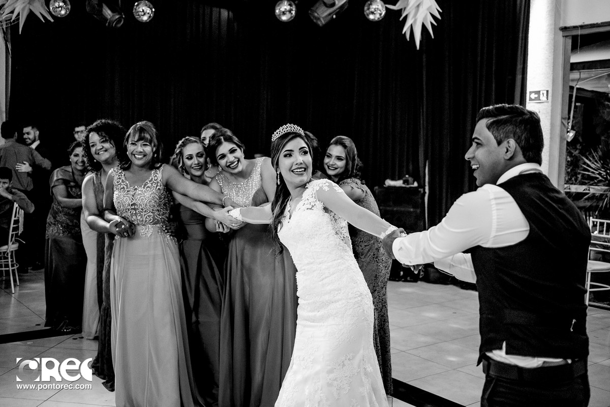 noiva, vestido de noiva, assesorio noiva, wedding, casamento, fotografo de casamento, video de casamento, ponto rec foto e cinema, emoção de casamento, noiva no altar, fotografo de casamento campo grande ms