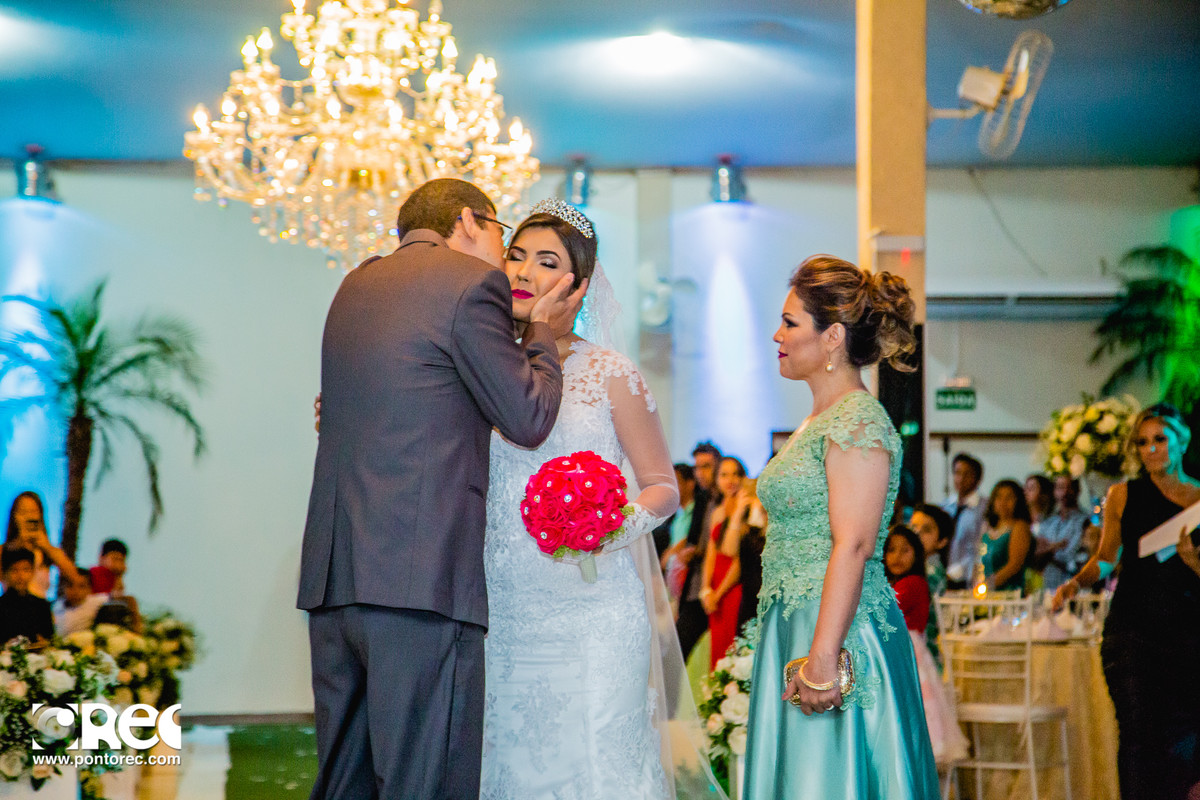 noiva, vestido de noiva, assesorio noiva, wedding, casamento, fotografo de casamento, video de casamento, ponto rec foto e cinema, emoção de casamento,