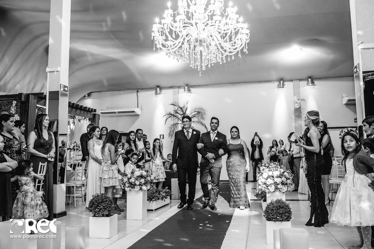 noiva, vestido de noiva, assesorio noiva, wedding, casamento, fotografo de casamento, video de casamento, ponto rec foto e cinema, emoção de casamento, noiva no altar