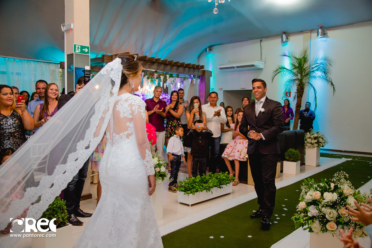 noiva, vestido de noiva, assesorio noiva, wedding, casamento, fotografo de casamento, video de casamento, ponto rec foto e cinema, emoção de casamento, noiva no altar