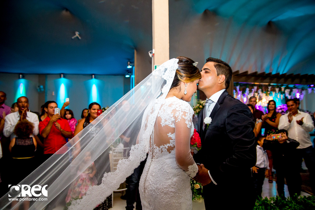 noiva, vestido de noiva, assesorio noiva, wedding, casamento, fotografo de casamento, video de casamento, ponto rec foto e cinema, emoção de casamento, noiva no altarnoiva, vestido de noiva, assesorio noiva, wedding, casamento, fotografo de 