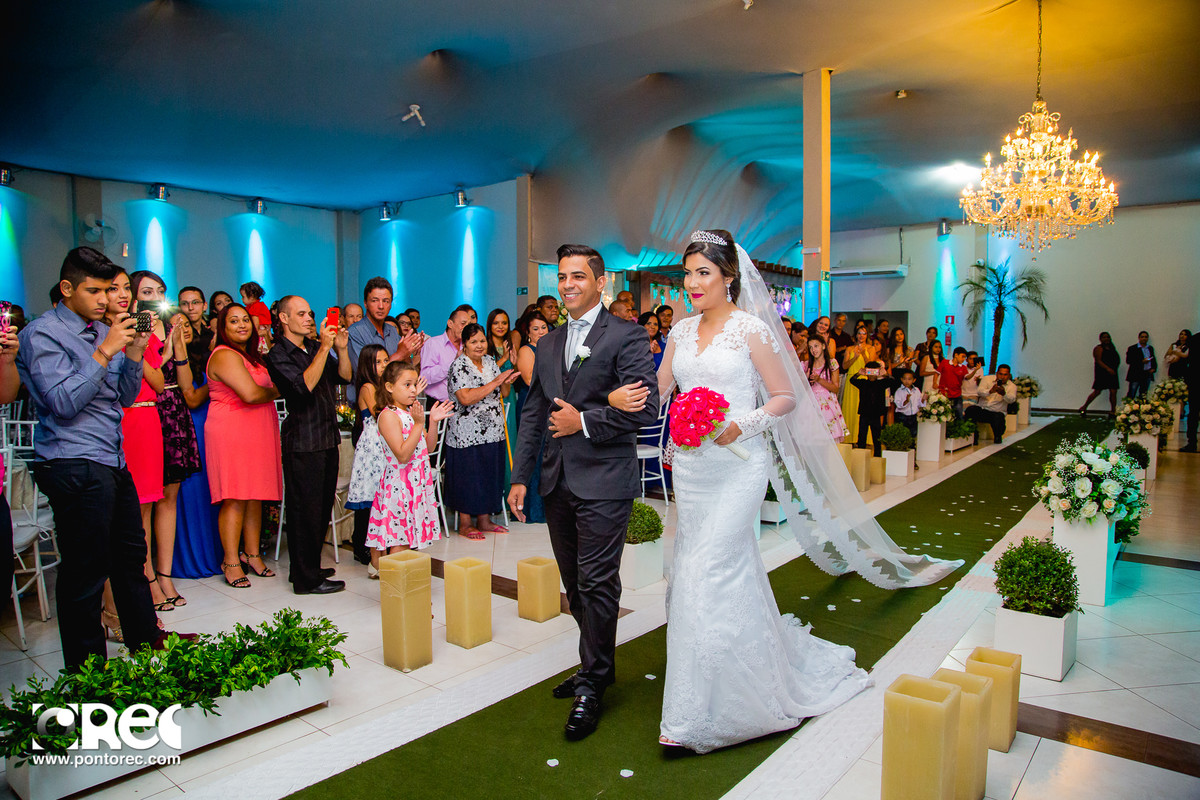 noiva, vestido de noiva, assesorio noiva, wedding, casamento, fotografo de casamento, video de casamento, ponto rec foto e cinema, emoção de casamento, noiva no altar