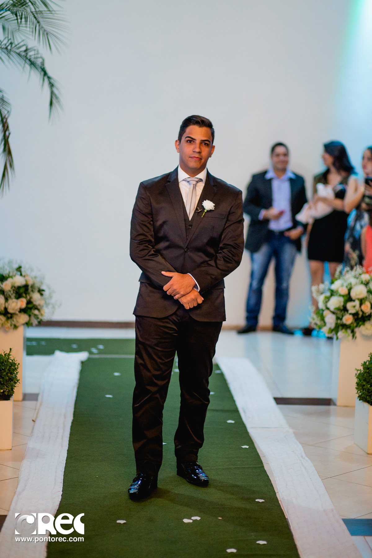 noiva, vestido de noiva, assesorio noiva, wedding, casamento, fotografo de casamento, video de casamento, ponto rec foto e cinema, emoção de casamento, noiva no altar