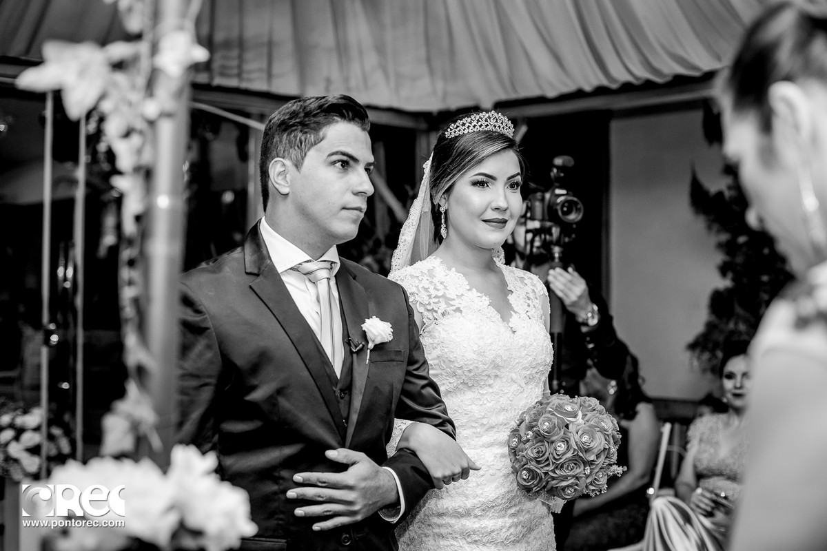 noiva, vestido de noiva, assesorio noiva, wedding, casamento, fotografo de casamento, video de casamento, ponto rec foto e cinema, emoção de casamento, noiva no altar