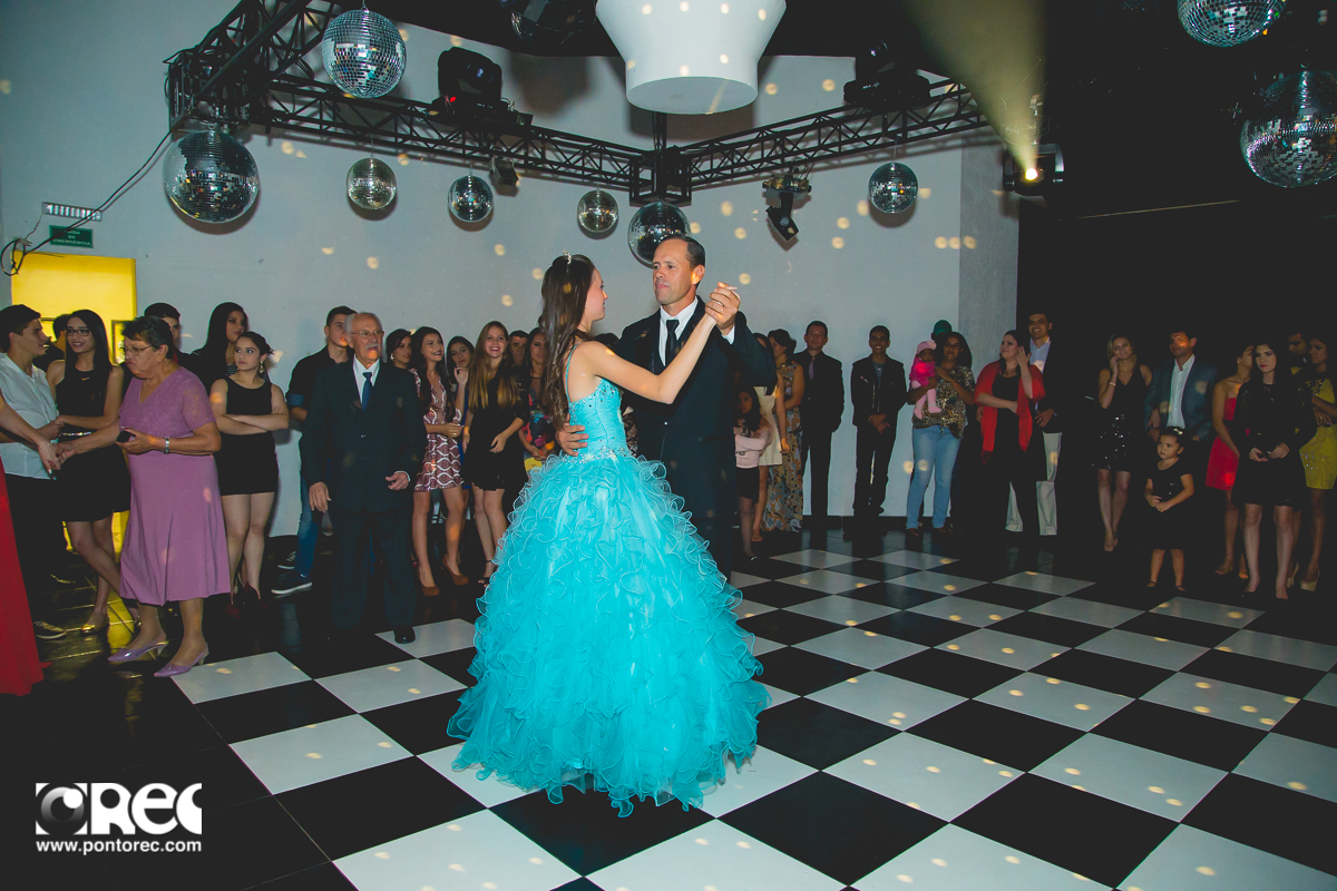 15 anos, festa de 15 anos, campo grande, fotografo campo grande, fotografia de casamento, pontorec, ponto rec producoes, fotografia campo grande ms, decoracao, romeu e julieta campo grande, decoracao festa, fogos, emocao, choro, alegria,