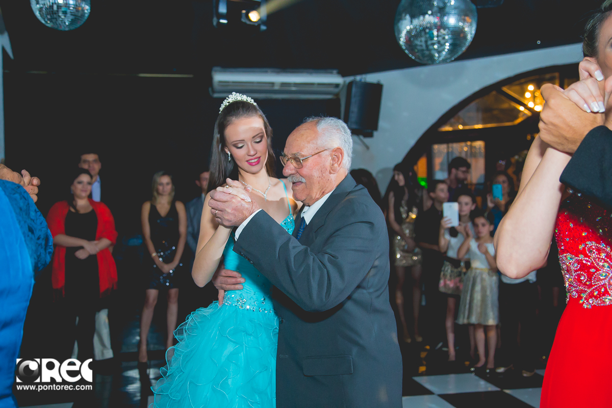 15 anos, festa de 15 anos, campo grande, fotografo campo grande, fotografia de casamento, pontorec, ponto rec producoes, fotografia campo grande ms, decoracao, romeu e julieta campo grande, decoracao festa, fogos, emocao, choro, alegria, brinde, vestido d