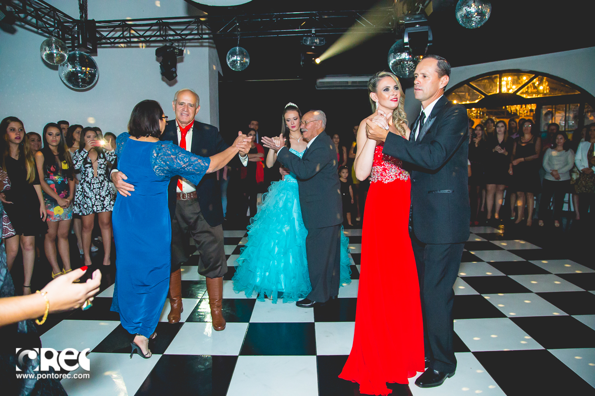 15 anos, festa de 15 anos, campo grande, fotografo campo grande, fotografia de casamento, pontorec, ponto rec producoes, fotografia campo grande ms, decoracao, romeu e julieta campo grande, decoracao festa, fogos, emocao, choro, alegria, brinde, vestido d