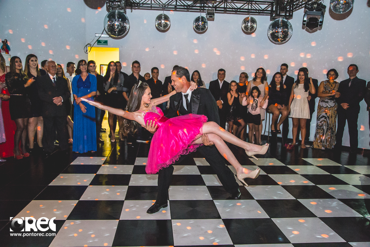 15 anos, festa de 15 anos, campo grande, fotografo campo grande, fotografia de casamento, pontorec, ponto rec producoes, fotografia campo grande ms, decoracao, romeu e julieta campo grande, decoracao festa, fogos, emocao, choro, alegria, brinde, vestido d