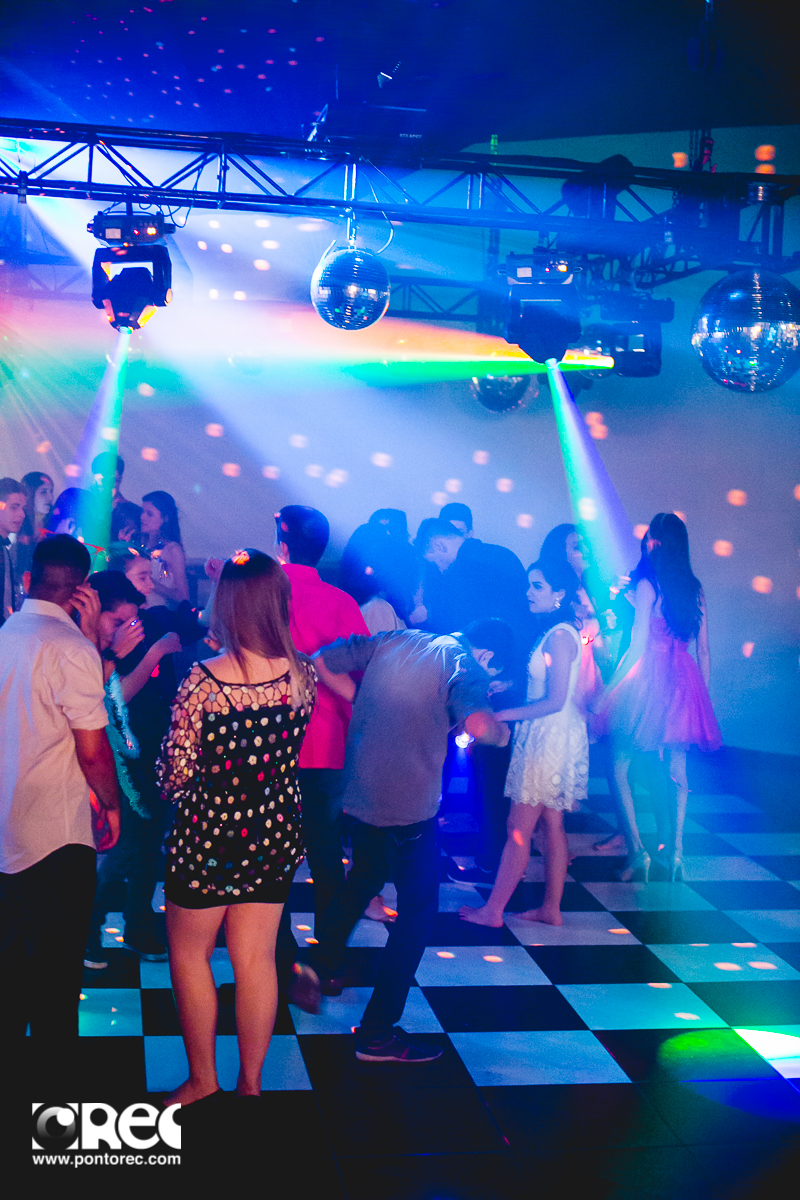 15 anos, festa de 15 anos, campo grande, fotografo campo grande, fotografia de casamento, pontorec, ponto rec producoes, fotografia campo grande ms, decoracao, romeu e julieta campo grande, decoracao festa, fogos, emocao, choro, alegria, brinde, vestido d