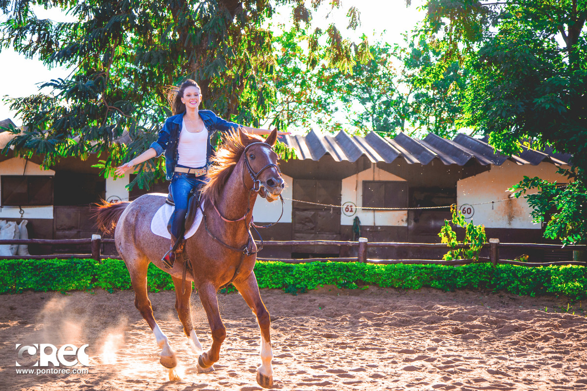 debutante, 15 anos, ensaio 15 anos, bruna 15 anos, hipismo, hipica, ensaio na hipica, aniversario 15 anos, ponto rec, fotos de 15 anos, ensaio fotografico 15 anos