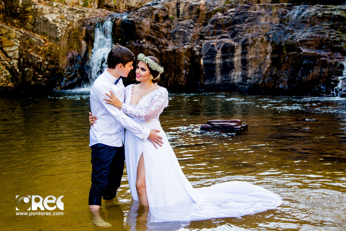 trash de dress, pirenopolis, goias, goiania, fotografia, fotografo de casamento, fotografo, fotografia de casamento, pre casamento, casamento com estilo, instalove,, cachoeira, por do sol