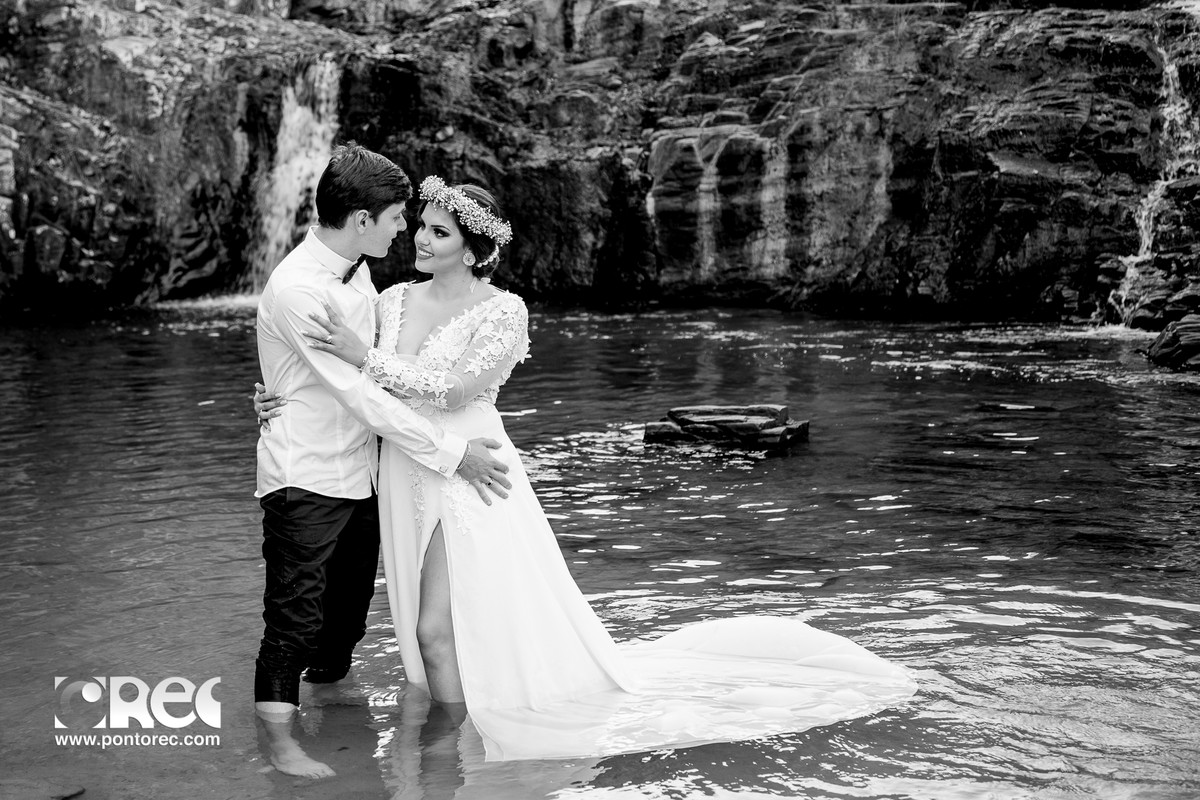 trash de dress, pirenopolis, goias, goiania, fotografia, fotografo de casamento, fotografo, fotografia de casamento, pre casamento, casamento com estilo, instalove,, cachoeira, por do sol