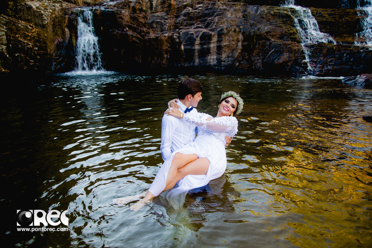 trash de dress, pirenopolis, goias, goiania, fotografia, fotografo de casamento, fotografo, fotografia de casamento, pre casamento, casamento com estilo, instalove,, cachoeira, por do sol