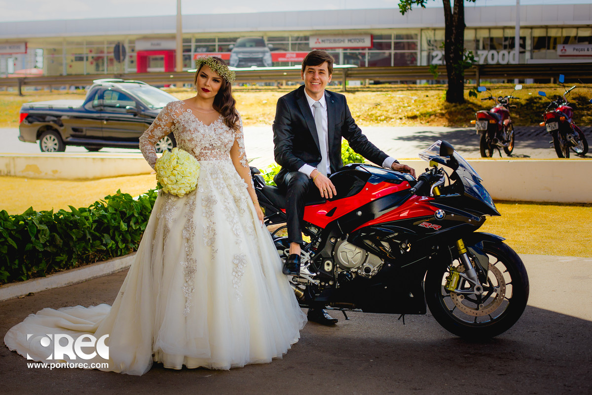 trash de dress, pirenopolis, goias, goiania, fotografia, fotografo de casamento, fotografo, fotografia de casamento, pre casamento, casamento com estilo, instalove,, cachoeira, por do sol, bmw