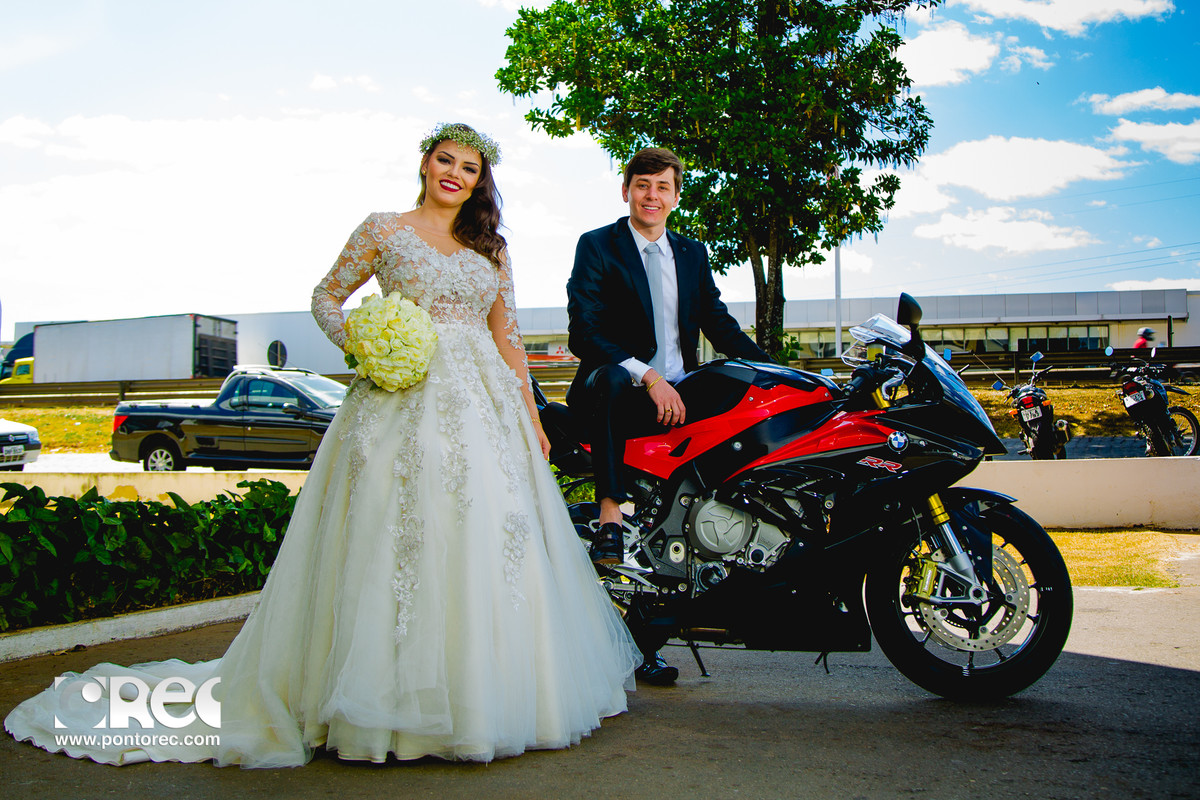 trash de dress, pirenopolis, goias, goiania, fotografia, fotografo de casamento, fotografo, fotografia de casamento, pre casamento, casamento com estilo, instalove,, cachoeira, por do sol, bmw