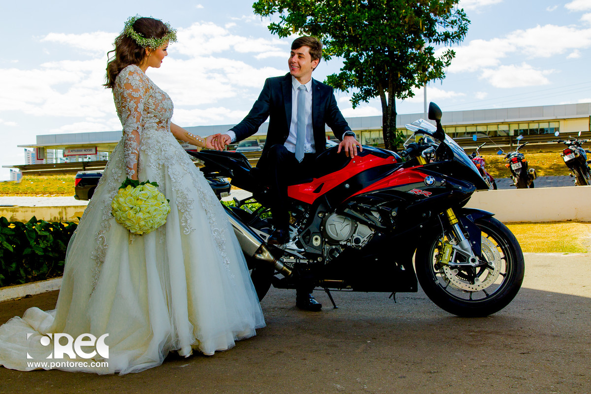 trash de dress, pirenopolis, goias, goiania, fotografia, fotografo de casamento, fotografo, fotografia de casamento, pre casamento, casamento com estilo, instalove,, cachoeira, por do sol, bmw