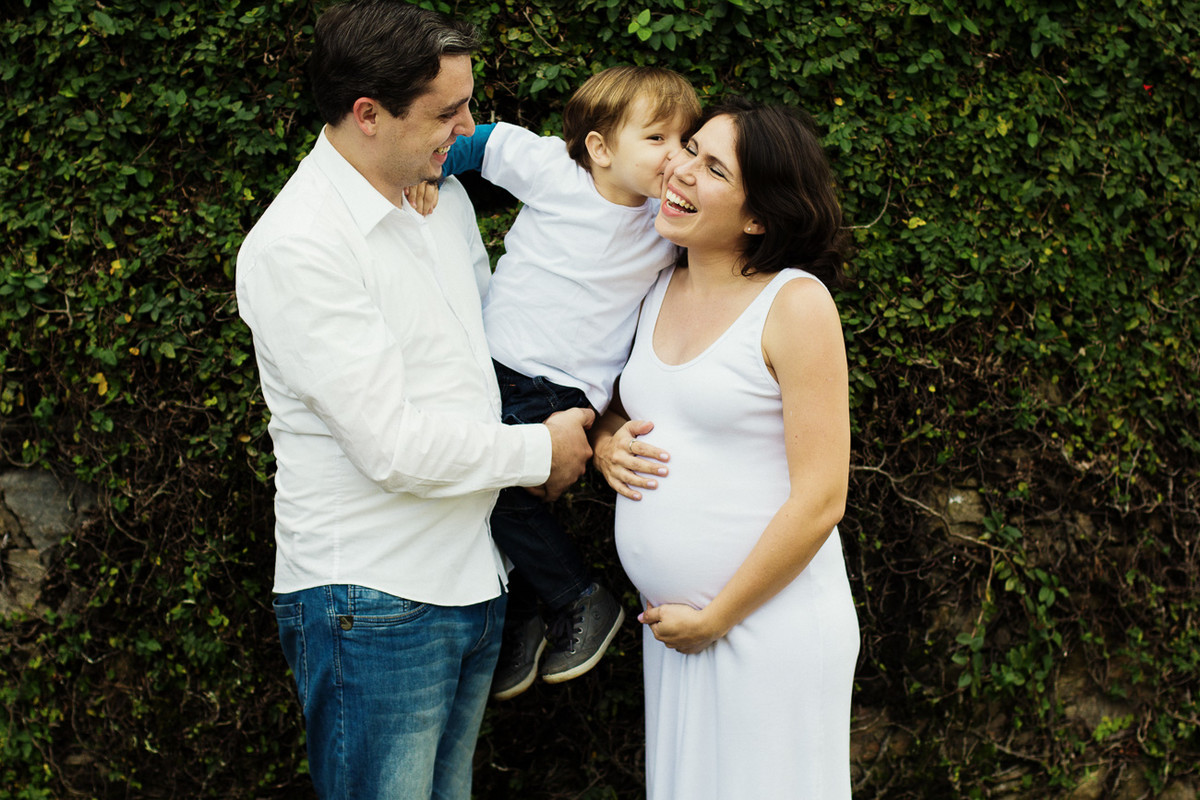 ENSAIO MUITO LINDO DE UMA FAMÍLIA FELIZ ESPERANDO BEBÊ NASCER
