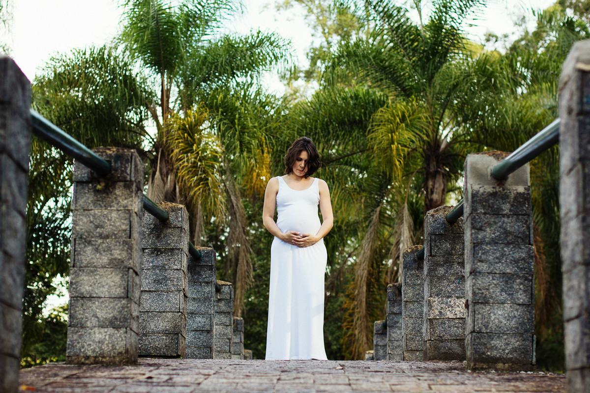 LINDA FOTO DE GESTANTE INDAIATUBA SP , GRÁVIDA LINDA COM A MÃO NA BARRIGA
