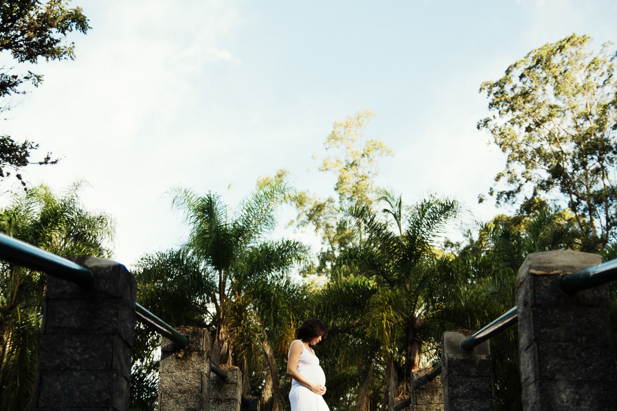 FOTOGRAFIA DE GRÁVIDA AO AR LIVRE COM LINDA PAISAGEM E MUITA FELICIDADE CAMPINAS SP SALTO SP INDAIATUBA SP