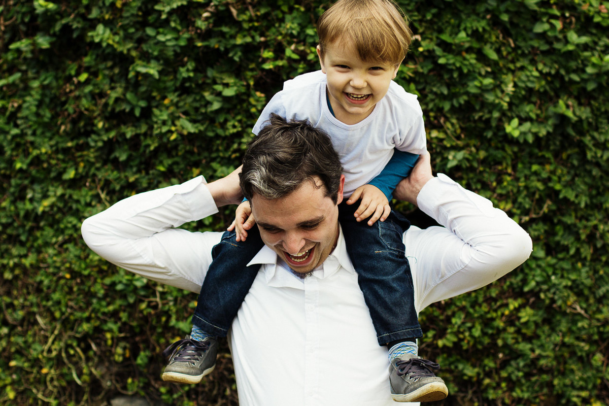 PAI E FILHO MUITO FELIZES EM ENSAIO FOTOGRÁFICO INDAIATUBA SP BOOK GESTANTE CAMPINAS SP