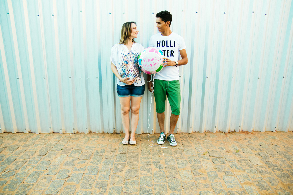 É UMA MENINA, FELICIDADE, MUNDO ROSA, ESPERANDO UMA MENINA, FOTOGRAFIA DE FAMÍLIA DE GESTANTE.