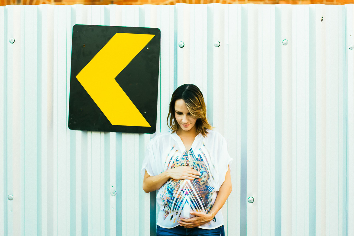 SETA DA VIDA, GRÁVIDA AO LADO DA SETA, GRÁVIDA FOTOGRAFADA, FELIZ POR VIR UMA MENINA