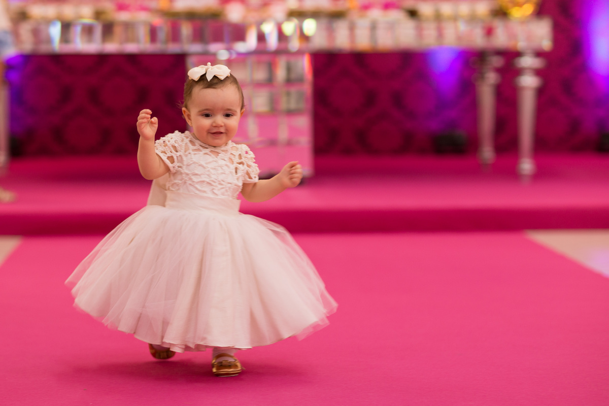 princesa nos seus primeiros passos na sua festa