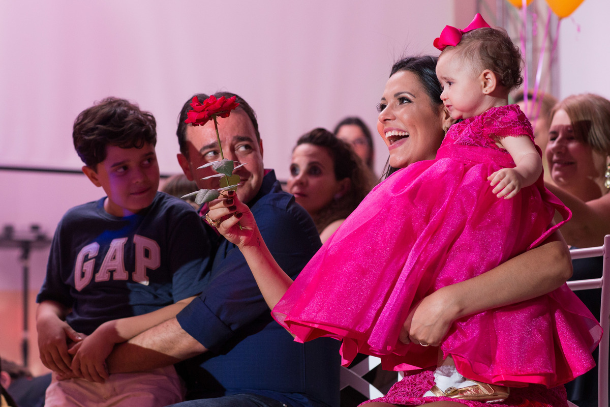  Papai, Mamãe e irmão com flor para a princesa Emanuela