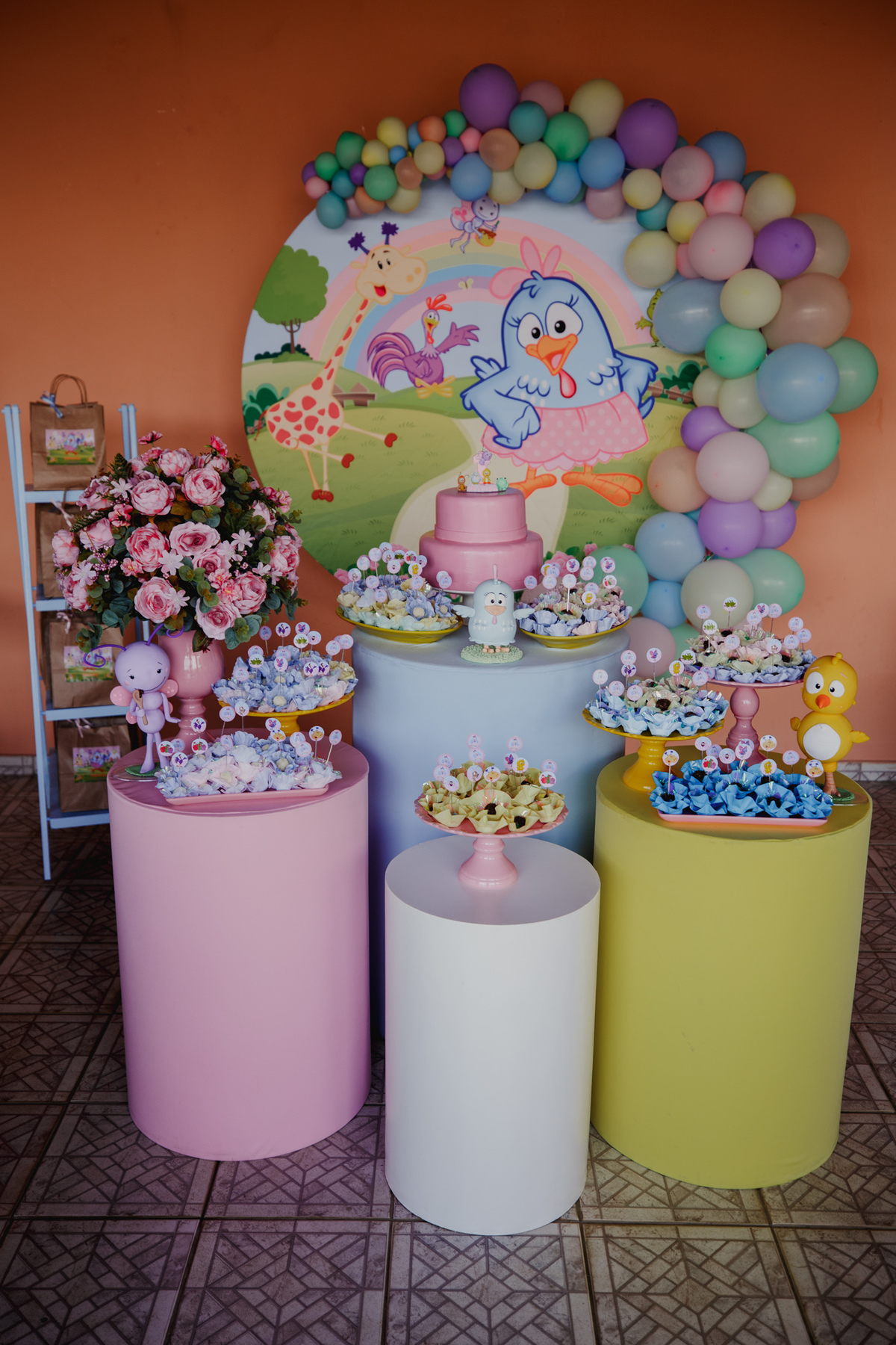 festa de aniversario kids bebe gestante um aninho mesa de bolo decoração