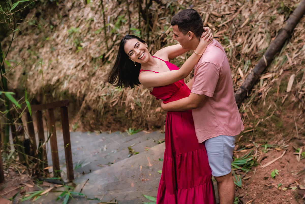 Ensaio de casal na praia_ Tibau do Sul_ Pipa_ RN _ Rio Grande do Norte_ Ensaio pré-casamento _ ensaio de casal_ praia da pipa_ prewedding _ fotógrafo em natal 