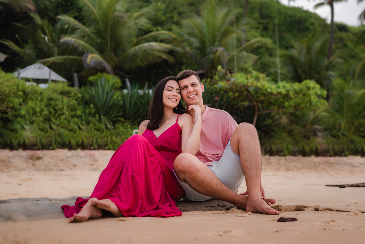 Ensaio de casal na praia_ Tibau do Sul_ Pipa_ RN _ Rio Grande do Norte_ Ensaio pré-casamento _ ensaio de casal_ praia da pipa_ prewedding _ fotógrafo em natal 
