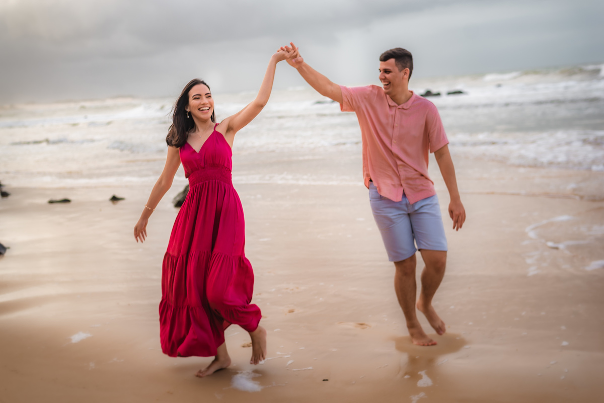 Ensaio de casal na praia_ Tibau do Sul_ Pipa_ RN _ Rio Grande do Norte_ Ensaio pré-casamento _ ensaio de casal_ praia da pipa_ prewedding _ fotógrafo em natal 