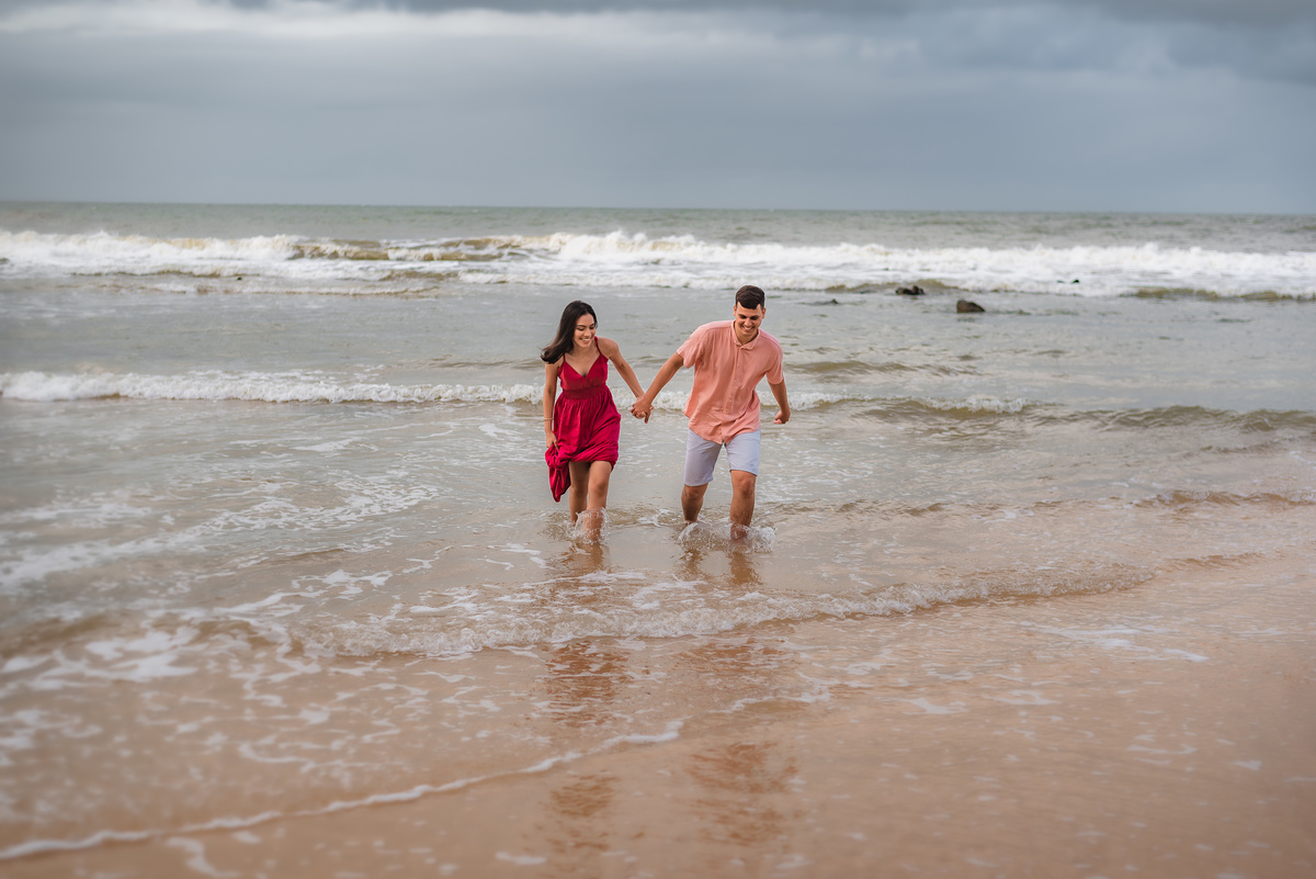 Ensaio de casal na praia_ Tibau do Sul_ Pipa_ RN _ Rio Grande do Norte_ Ensaio pré-casamento _ ensaio de casal_ praia da pipa_ prewedding _ fotógrafo em natal 