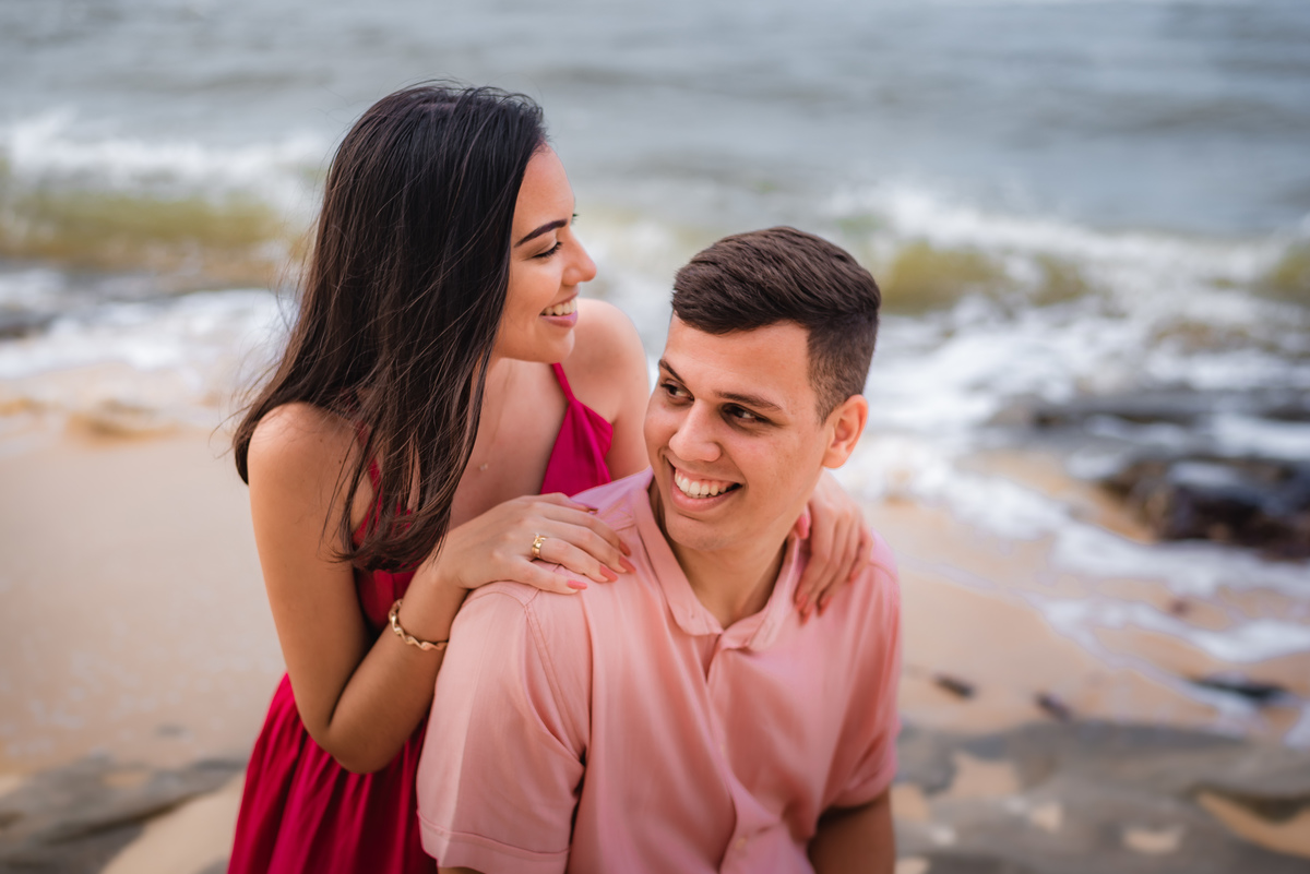 Ensaio de casal na praia_ Tibau do Sul_ Pipa_ RN _ Rio Grande do Norte_ Ensaio pré-casamento _ ensaio de casal_ praia da pipa_ prewedding _ fotógrafo em natal 