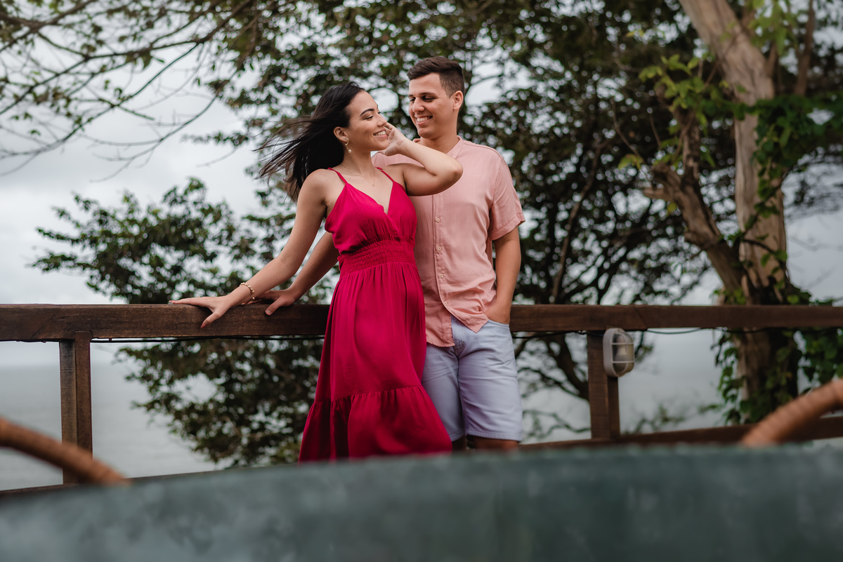 Ensaio de casal na praia_ Tibau do Sul_ Pipa_ RN _ Rio Grande do Norte_ Ensaio pré-casamento _ ensaio de casal_ praia da pipa_ prewedding _ fotógrafo em natal 