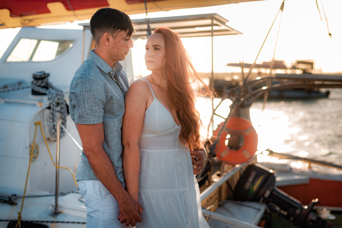Ensaio de Casal no Iate Clube do Natal - Natal, Rio Grande do Norte - Ensaio ao por do sol - ensaio no veleiro -  veleiro - velejar - forte dos reis magos