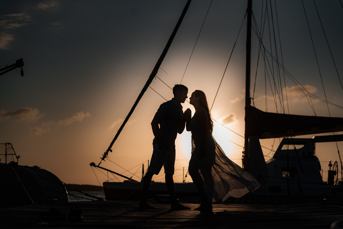 Ensaio de Casal no Iate Clube do Natal - Natal, Rio Grande do Norte - Ensaio ao por do sol - ensaio no veleiro -  veleiro - velejar - forte dos reis magos