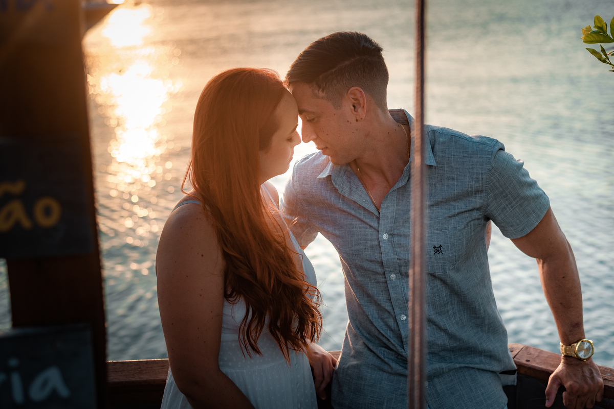 Ensaio de Casal no Iate Clube do Natal - Natal, Rio Grande do Norte - Ensaio ao por do sol - ensaio no veleiro -  veleiro - velejar - forte dos reis magos