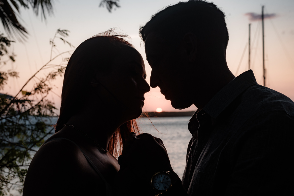 Ensaio de Casal no Iate Clube do Natal - Natal, Rio Grande do Norte - Ensaio ao por do sol - ensaio no veleiro -  veleiro - velejar - forte dos reis magos